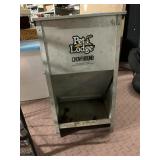 PET LODGE CHOWHOUND