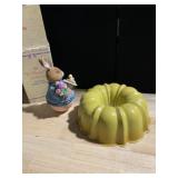 BUNNY REVOLVING MUSICAL BUNNY, BUNT PAN