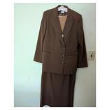 HARVE BENARD 2 PC BROWN BUSINESS SUIT SIZE 16