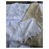 TABLECLOTHS WHITE ROUND BANDS OF OPEN WORK LACE