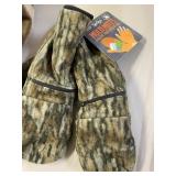 NEW CAMO MITTENS AND SEAT COVER