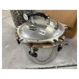 PRESSURE COOKER