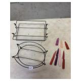 TEMPTATIONS CASSEROLE HOLDERS AND 4 KNIVES
