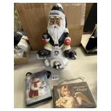 PENGUINS SANTA