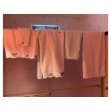 TOWEL SET WITH EMBROIDERED BUTTERFLIES