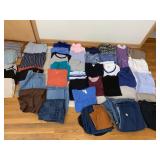 LARGE ASSORTMENT OF WOMENï¿½S CLOTHING, APPROX SZ