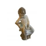 LLADRO LITTLE BOY THINKING WITH BOOK