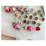 LARGE ASSORTMENT OF VINTAGE CHRISTMAS ORNAMENTS