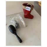 MARACA AND VINTAGE CHRISTMAS BOOT
