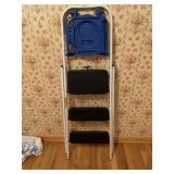 4 FT STEP STOOL WITH PAINT TRAY