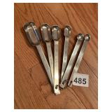 MEASURING SPOONS