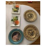 PLASTIC FLOWER WALL ACCENTS, METAL PLATE WALL