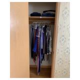 CLOSET OF WOMENï¿½S CLOTHING, AVERAGE SIZE LARGE,