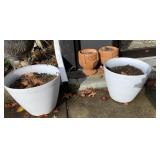 4 PLANTERS, 2 CLAY, 2 PLASTIC