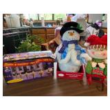 CHRISTMAS SNOWMAN AND ELF MUSIC MOTION