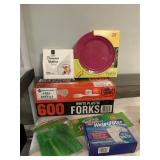 FORKS 90% FULL BOX WHITE PLASTIC 25 PLATES