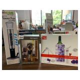 METAL WINE BOTTLE HOLDER NIB, WINE ESSENTIALS
