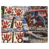 AVENGERS PARTY PLATES WITH GLOW STICKS