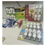 MIXED GROUP OF INCANDESCENT AND CFL BULBS