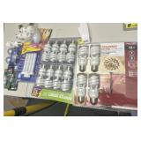 MIXED GROUP OF INCANDESCENT AND CFL BULBS