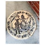 ROUND LATCH HOOK RUG, NEEDS A REPAIR