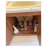 CONTENTS OF BATHROOM INCLUDING 2 FOLDING SHELVES