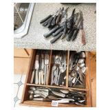 FLATWARE AND STEAK KNIVES