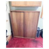 CABINET WITH SLIDING DOOR AND 3 INTERIOR SHELVES,