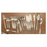 ONEIDA DELUXE FLATWARE 4 SALAD FORKS, 6 DINNER