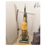 DYSON VACUUM