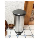 PEDAL OPERATED TRASH CAN