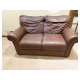 LEATHER MART BROWN LEATHER LOVE SEAT WITH TACK