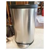 FOOT CONTROL TRASH CAN