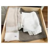 KITCHEN LINENS, PAPER NAPKINS, 6 PLACEMATS,