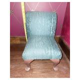 18 INCH H CHAIR WITH WOOD QUEEN AND LEGS TEAL