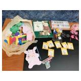 AMERICAN GIRL MINI GRIN PINS, FELICITY THEATER