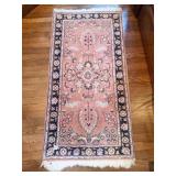 AREA RUG WITH NICE DESIGN, MAUVE UNDERTONES,