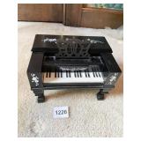 MUFFY VANDERBEAR BLACK PIANO