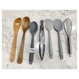 KITCHEN COOKING UTENSILS, WOODEN AND PLASTIC