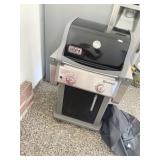 WEBER GAS GRILL KEPT IN GARAGE PROPANE CLEAN