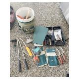 GARDEN HAND TOOLS, BUCKET W/ OUTSIDE ORGANIZER,
