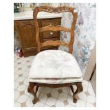 CURVED ARM ACCENT CHAIR W/ CUSHIONED SEAT