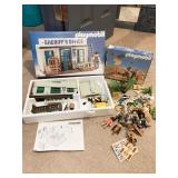 PLAYMOBIL SHERIFFï¿½S OFFICE AND BAD GUY FIGURE
