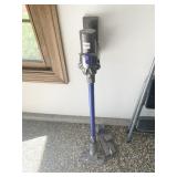 DYSON CORDLESS VACUUM WORKS WELL