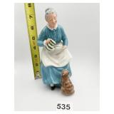 ROYAL DOULTON FIGURINE THE FAVORITE