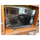 SAMSUNG TV W/ REMOTE
