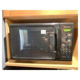 PANASONIC SMALL MICROWAVE OVEN, MODEL NN-S446BA