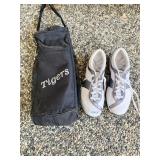 SZ. 8 LADIES GOLF SHOES HAVE BEEN WORN