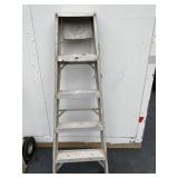 ALUMINUM LADDER