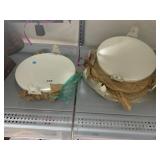 4 WHITE PORCELAIN PLATES FOR HANGING f56